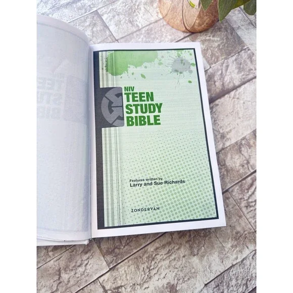 NEW Teen Study Bible-NIV by Zondervan - Picture 2 of 12